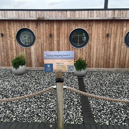 Humberston Boathouse Lodge & Hot Tub - Cleethorpes Beach Cabin Chalet 외부 사진