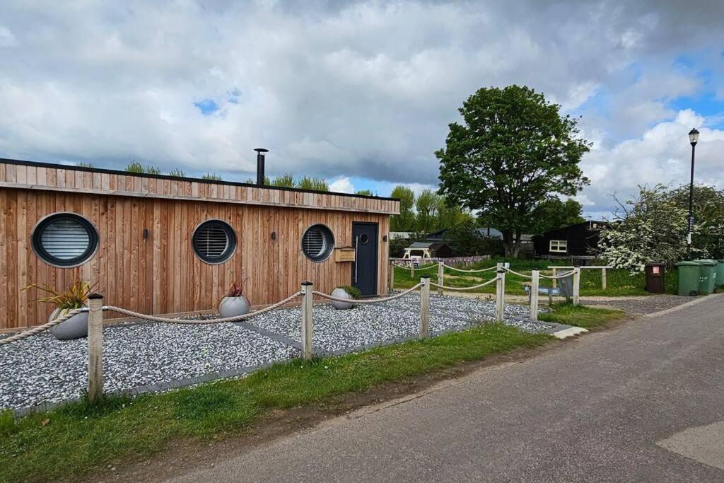 Humberston Boathouse Lodge & Hot Tub - Cleethorpes Beach Cabin Chalet 외부 사진