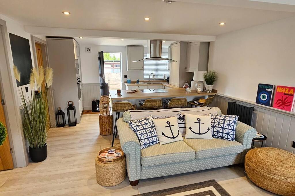 Humberston Boathouse Lodge & Hot Tub - Cleethorpes Beach Cabin Chalet 외부 사진
