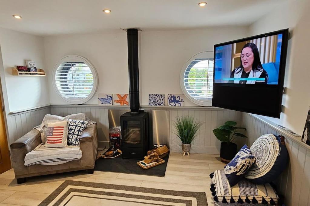 Humberston Boathouse Lodge & Hot Tub - Cleethorpes Beach Cabin Chalet 외부 사진