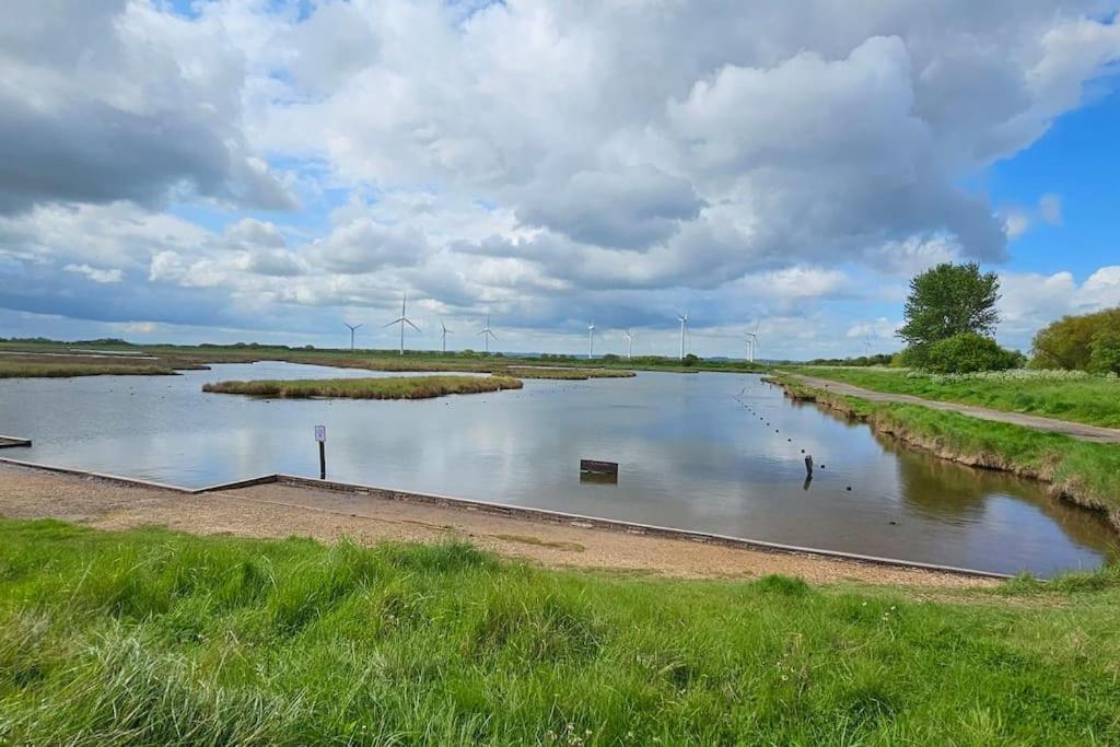 Humberston Boathouse Lodge & Hot Tub - Cleethorpes Beach Cabin Chalet 외부 사진