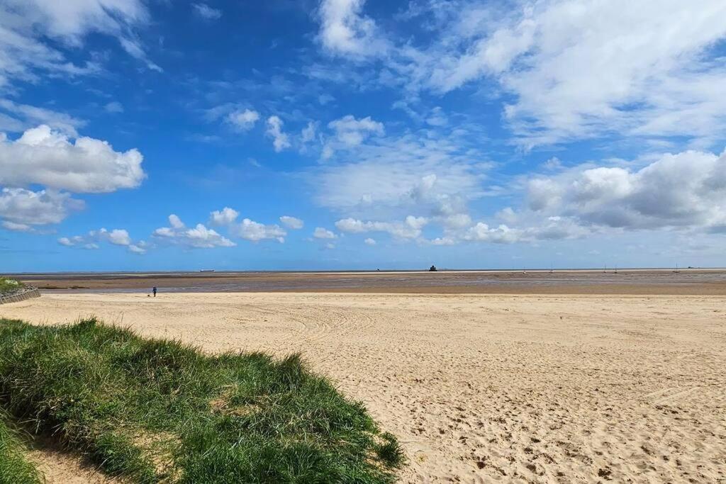 Humberston Boathouse Lodge & Hot Tub - Cleethorpes Beach Cabin Chalet 외부 사진