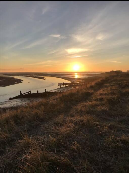 Humberston Boathouse Lodge & Hot Tub - Cleethorpes Beach Cabin Chalet 외부 사진