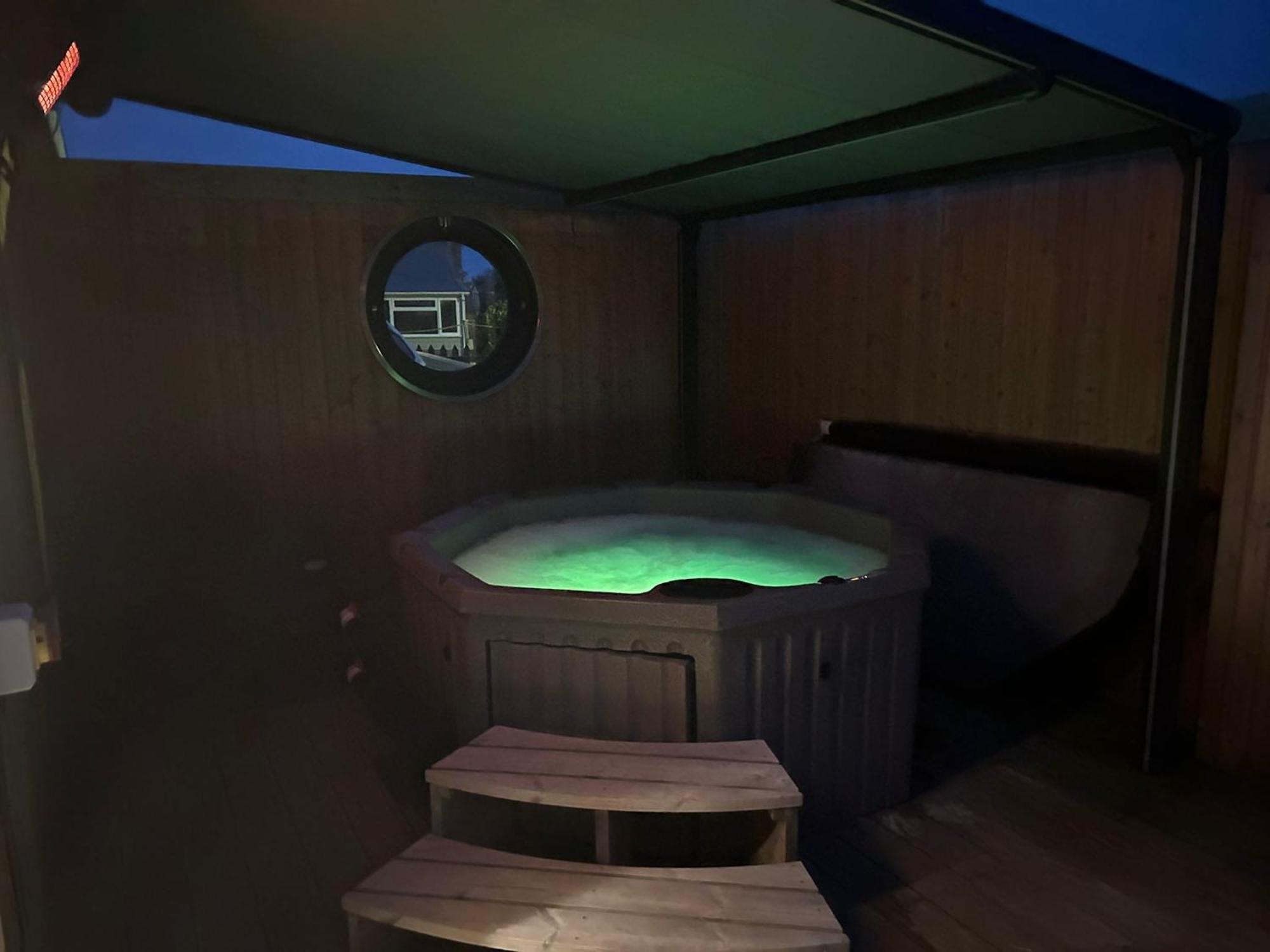 Humberston Boathouse Lodge & Hot Tub - Cleethorpes Beach Cabin Chalet 외부 사진