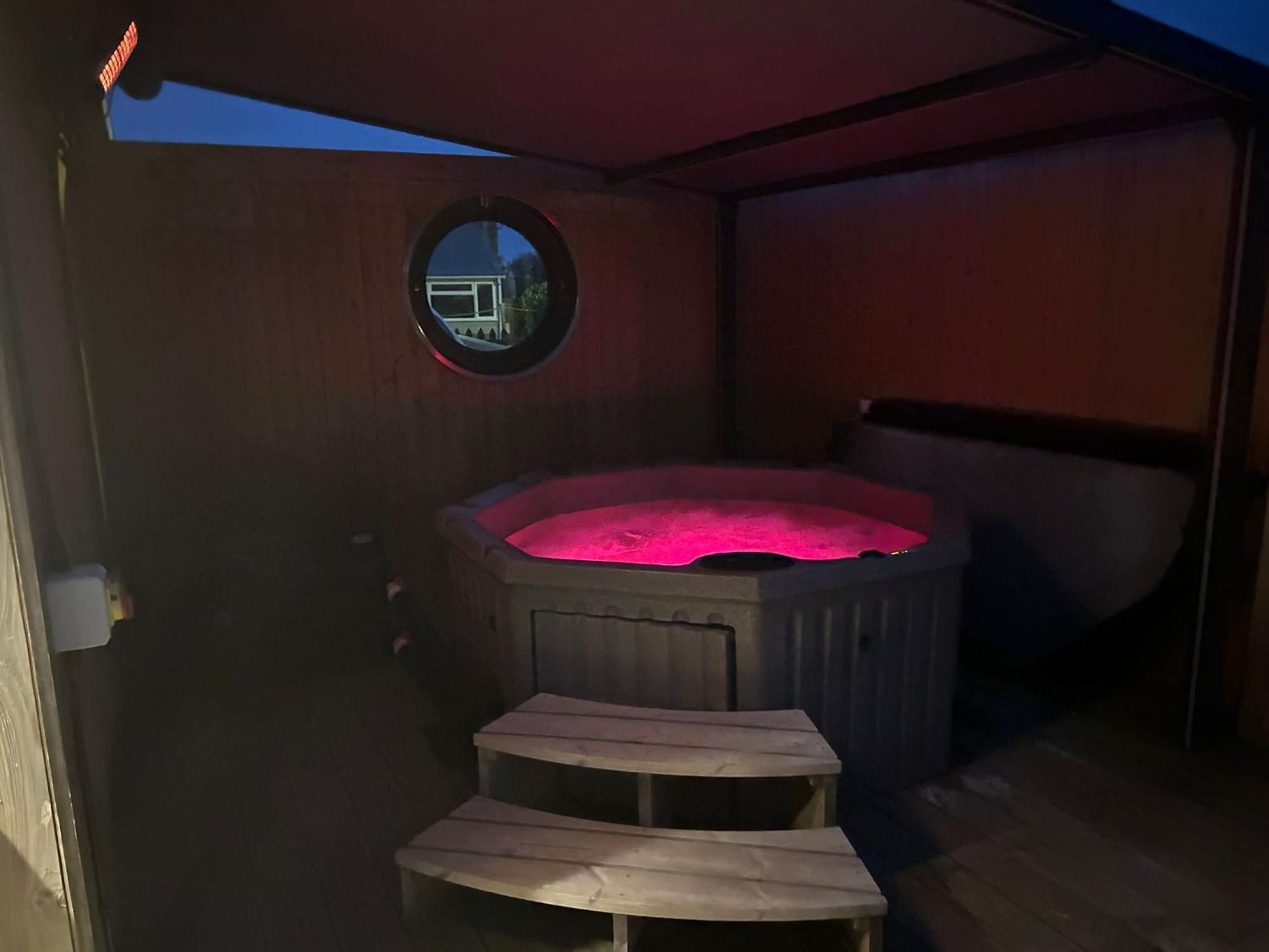 Humberston Boathouse Lodge & Hot Tub - Cleethorpes Beach Cabin Chalet 외부 사진